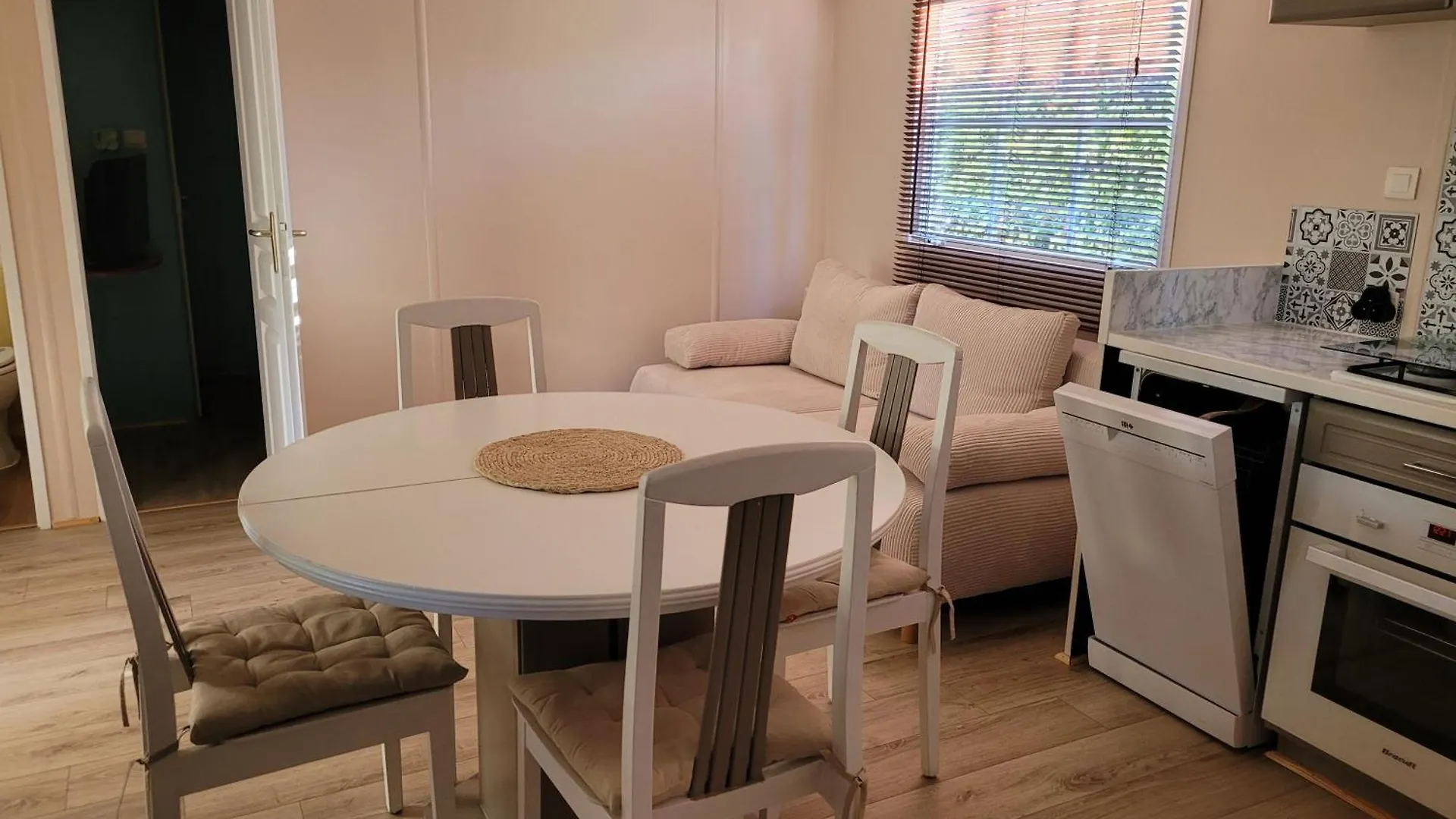 Mobil-Home De Jean-Michel Et Nicole Hyeres 0*,  France